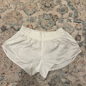 Lululemon Hotty Hot Low-Rise Lined Short 2.5” - White - Size 6
